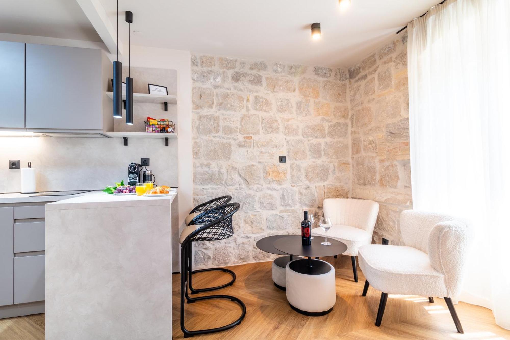 Apartment Centre In Stone House Split Exterior foto