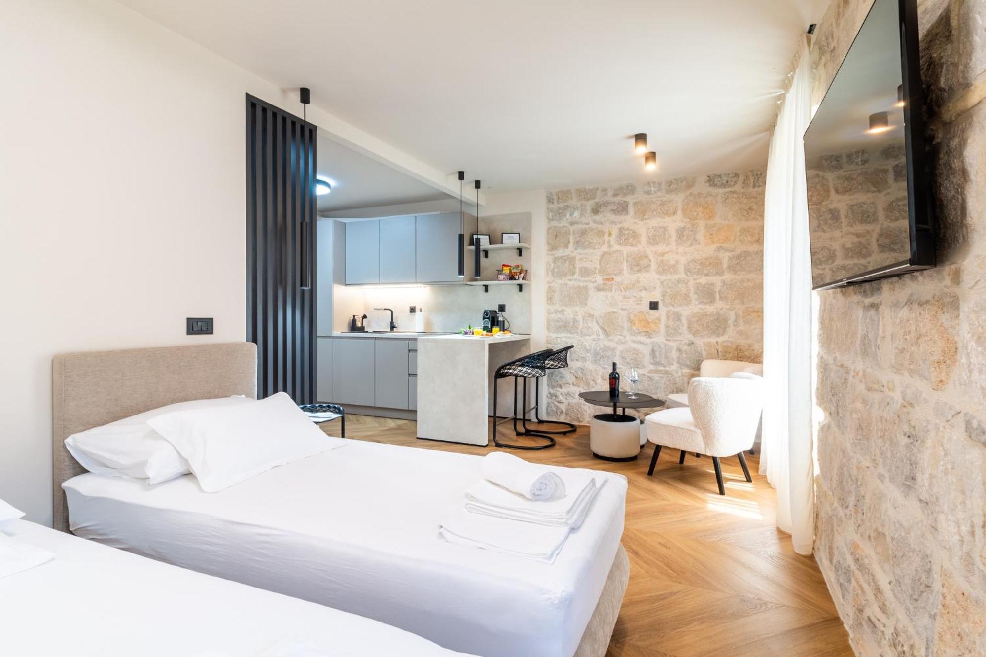 Apartment Centre In Stone House Split Exterior foto