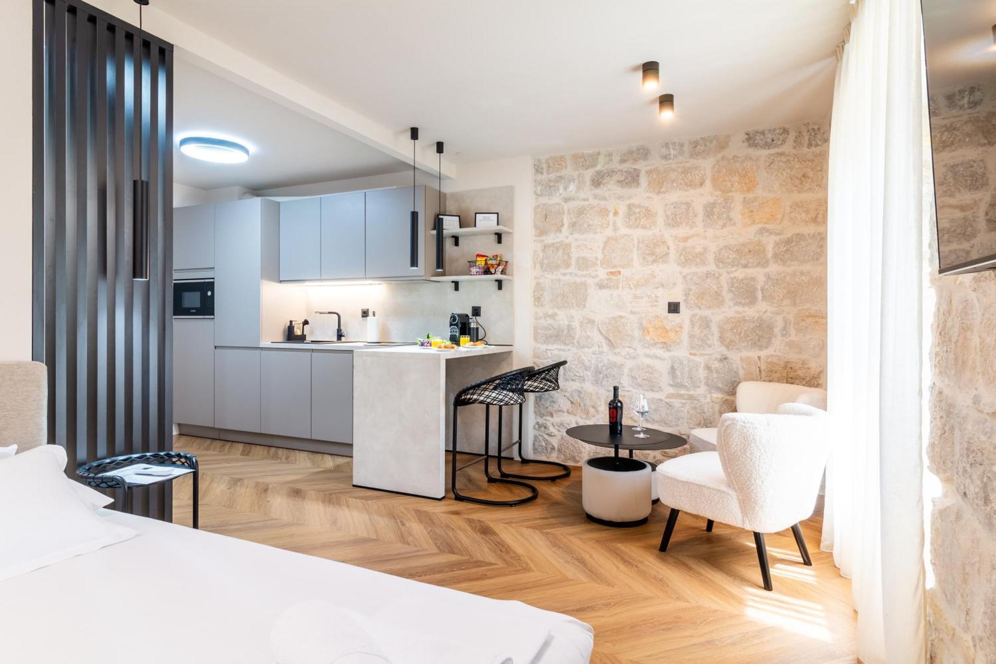 Apartment Centre In Stone House Split Exterior foto