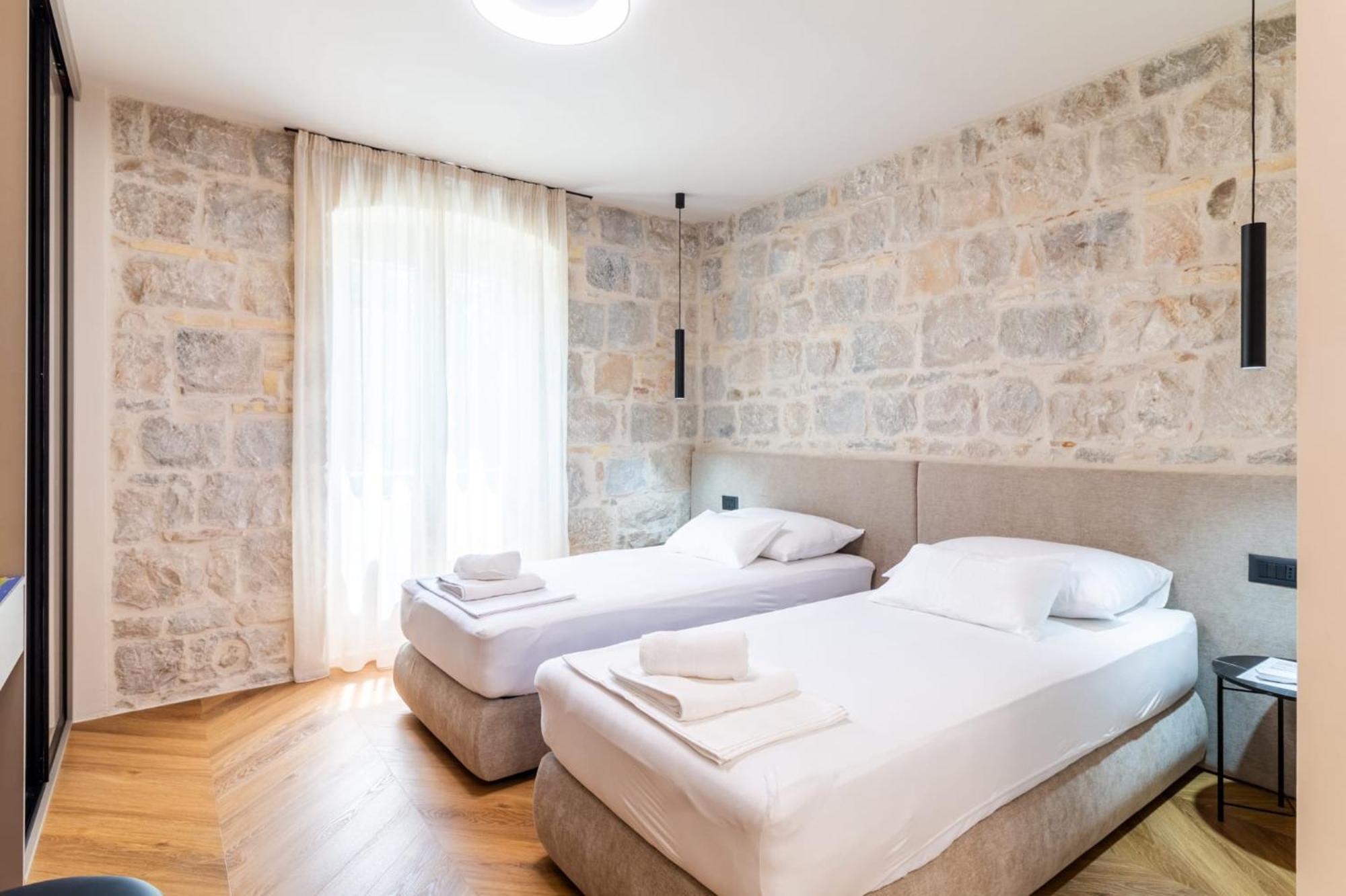 Apartment Centre In Stone House Split Exterior foto